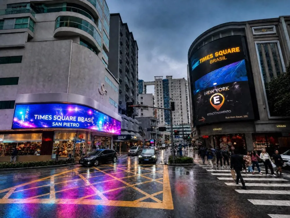 Balneário Camboriú planeja sua própria ‘Times Square’ com segunda fase que terá novo telão de 50 m²